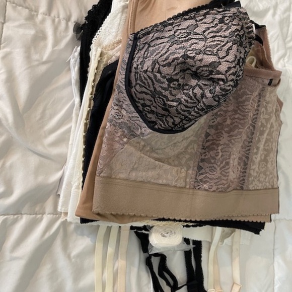 Vintage and Retro Lingerie and Shapewear Collection - Picture 7 of 10